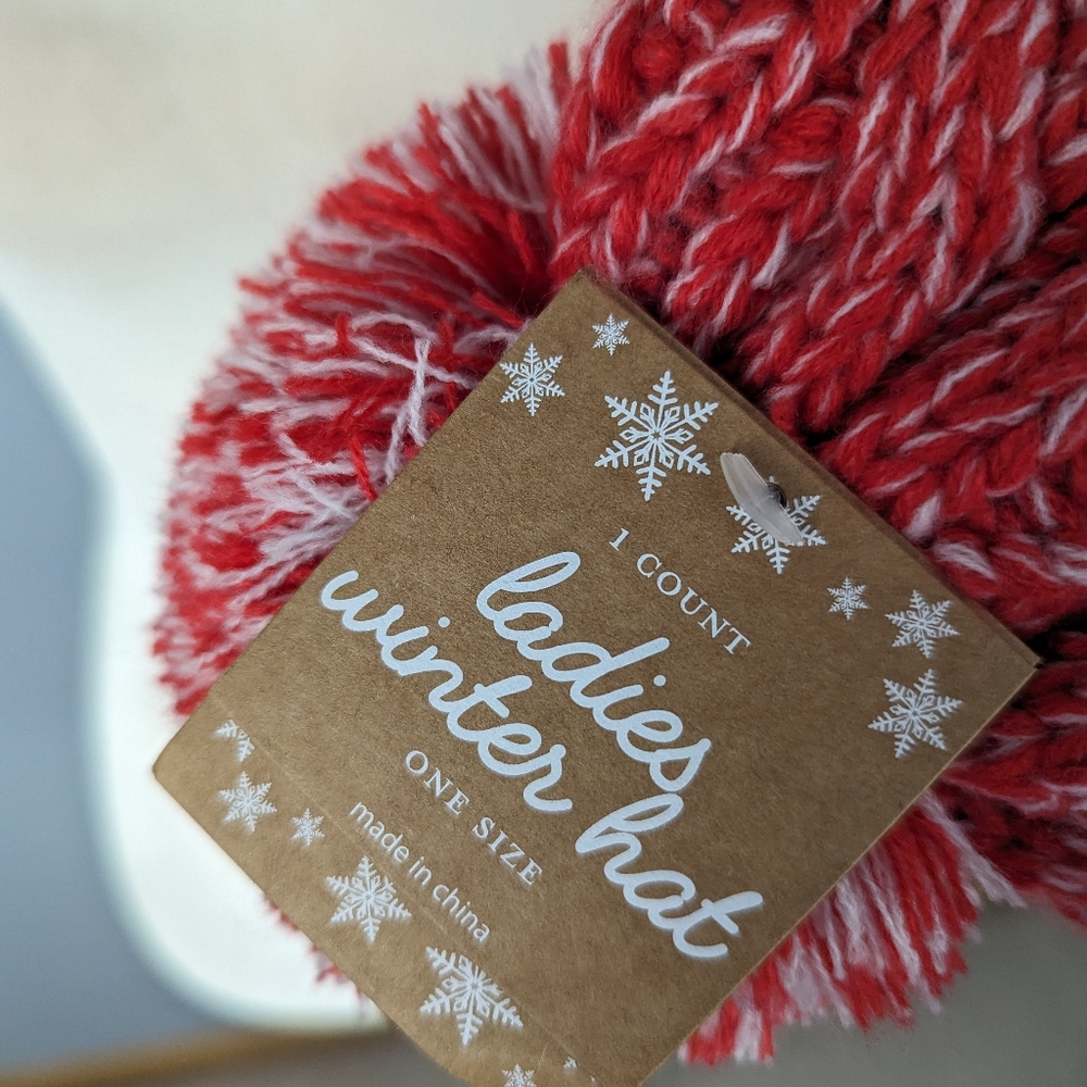 Red winter hat - Picture 2 of 3
